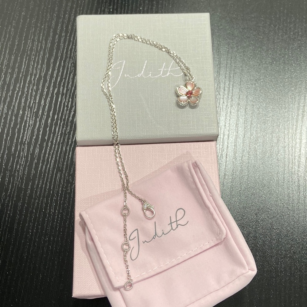 Judith Ripka mother of pearl and diamonique flower pendant